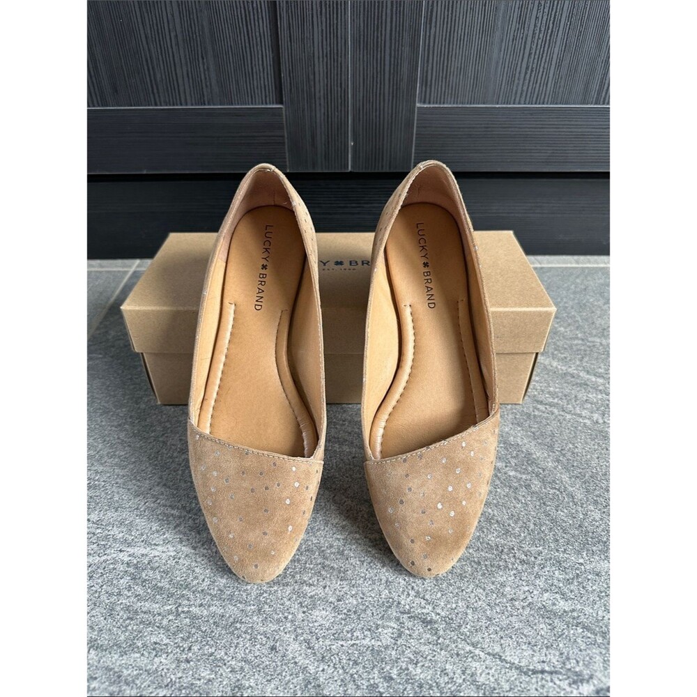 EUC Lucky Brand Archh Flats Almond Toe Grout Dots Tan w/ Silver Dots Women’s 7M